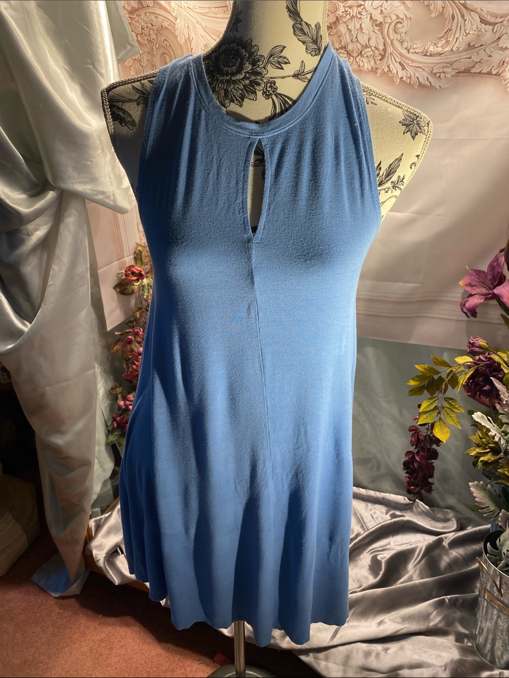 Doublezero Sleeveless Keyhole Mini Dress in Soft Blue